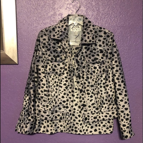 Silver/Black cheetah printed suit - Picture 2 of 4